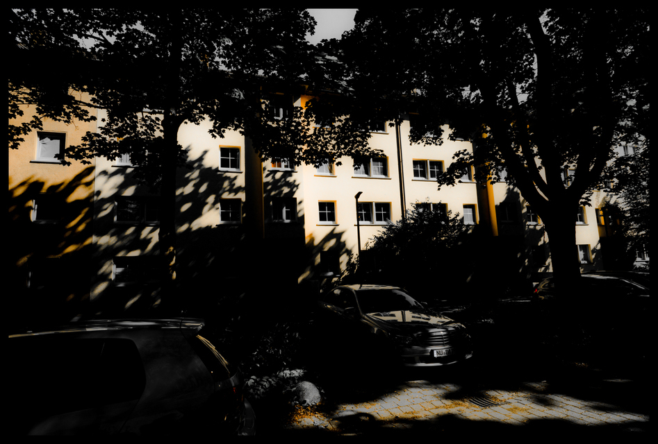 Shadowed House II - ID 009608