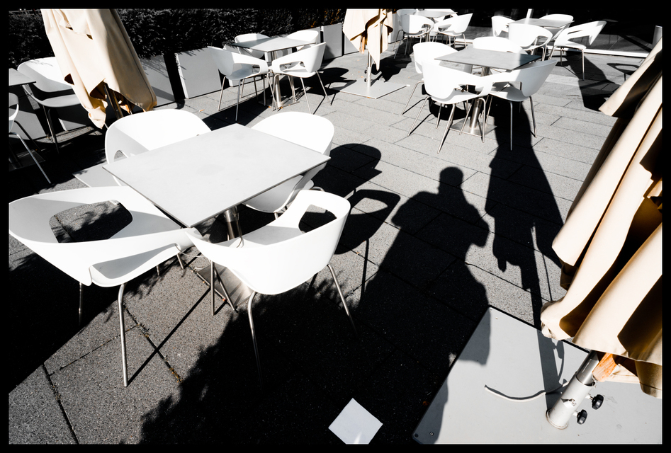 Between Empty Chairs I - ID 009742