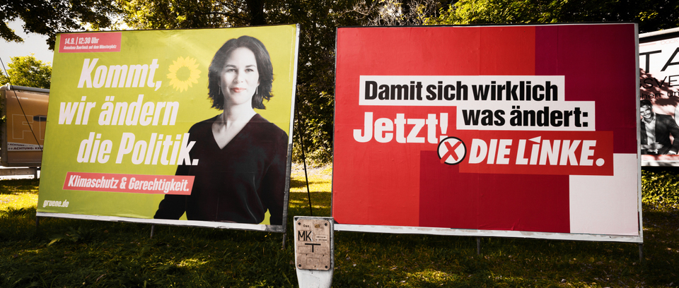 Green and Dark Red - ID 009753