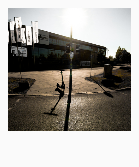 Scooter Left Alone - ID 009827