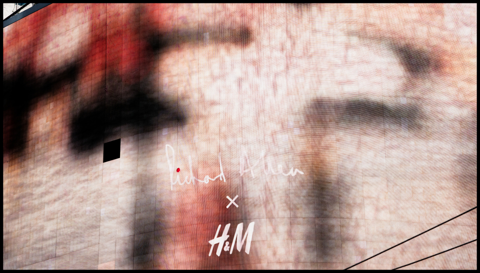 Wall Advertisement II - ID 009887