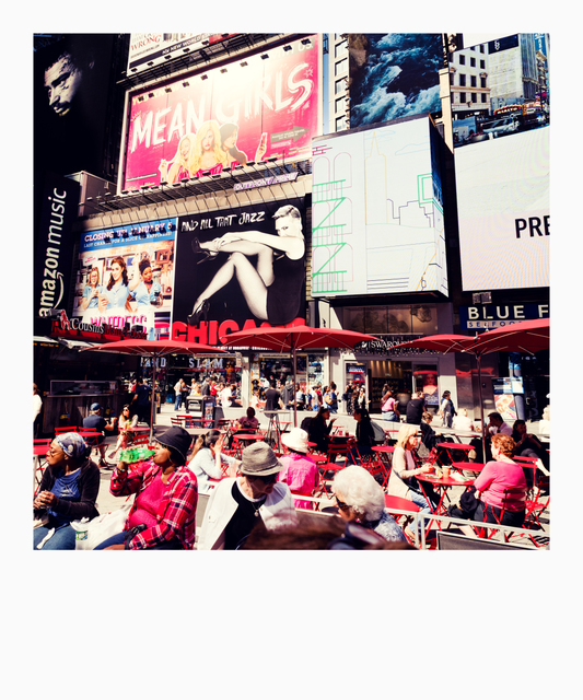 Sitting at Times Square I - ID 009954