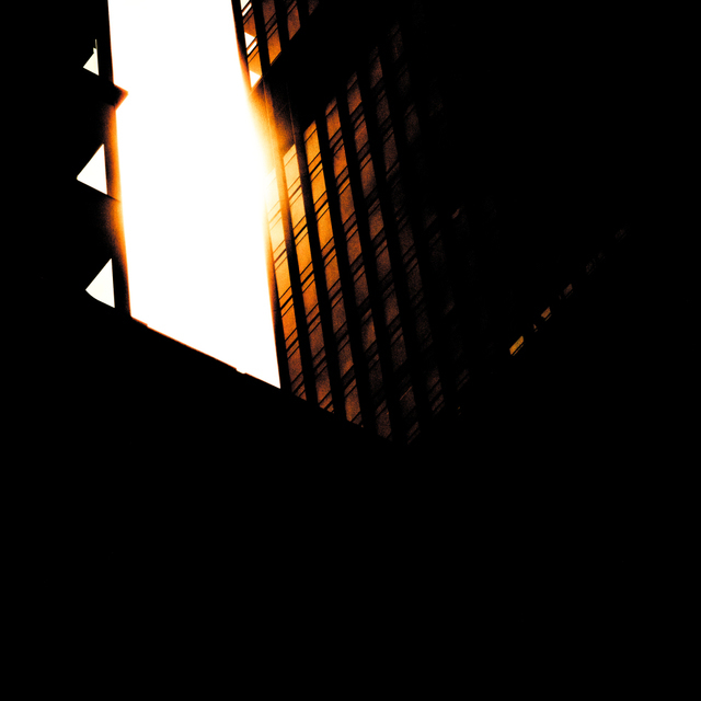 Sunlight beyween Darkness - ID 010128