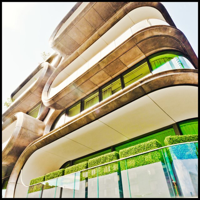Curved Facade at Highline I - ID 010144