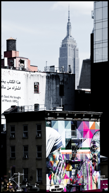 Mother Teresa and Mahatma Gandhi before Empire State - ID 010170