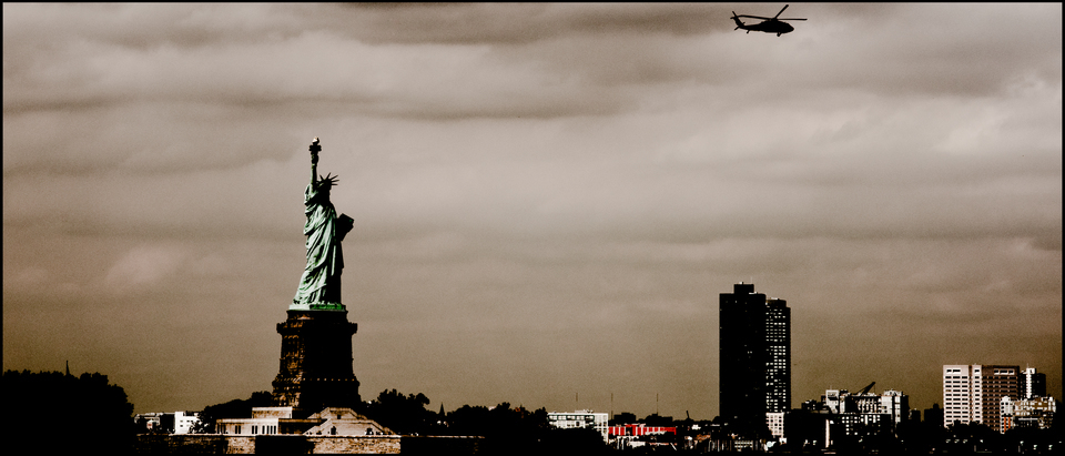 Helicopter over Miss Liberty III - ID 010344