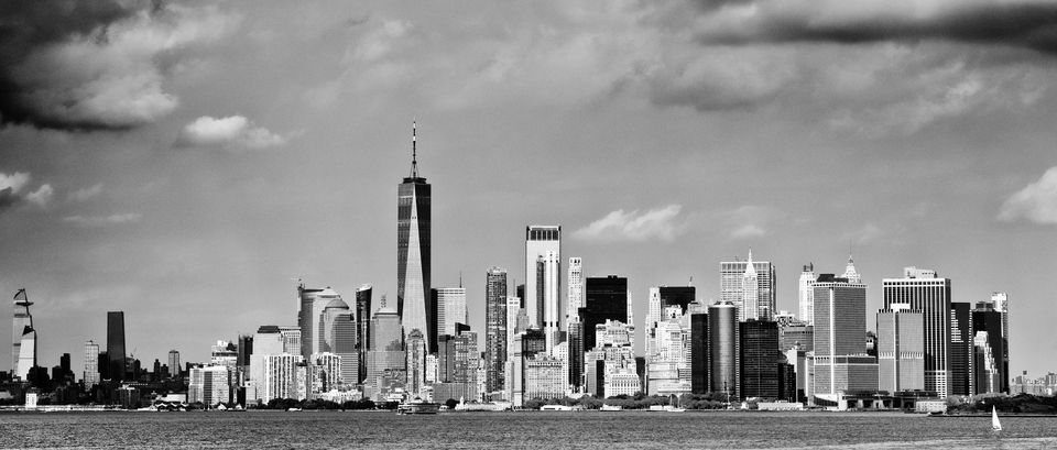 NY Skyline Between Clouds I - ID 010365