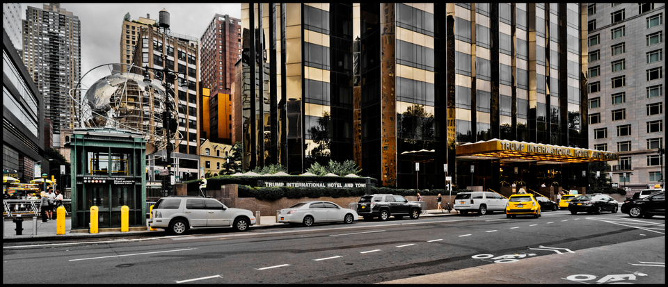 The Globe in the the Shadow of - ID 010402