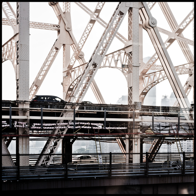On the Roosevelt Island Tramway X - ID 010626
