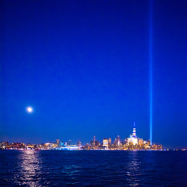 Tribute in Light V - ID 010668