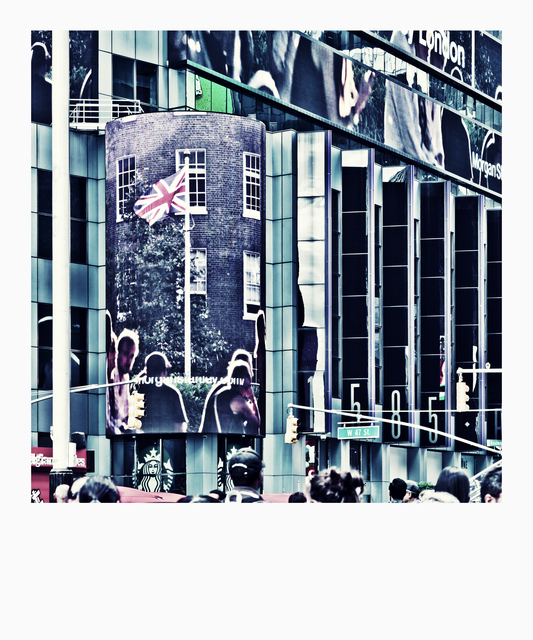 UNION JACK above Times Square - ID 010855