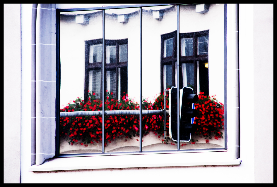 Windows in Window - ID 010899