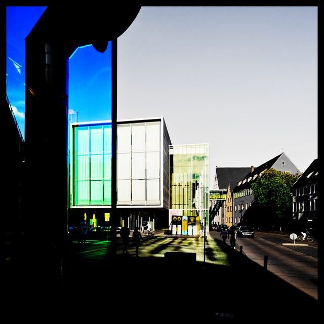 Square and Refection - ID 010918