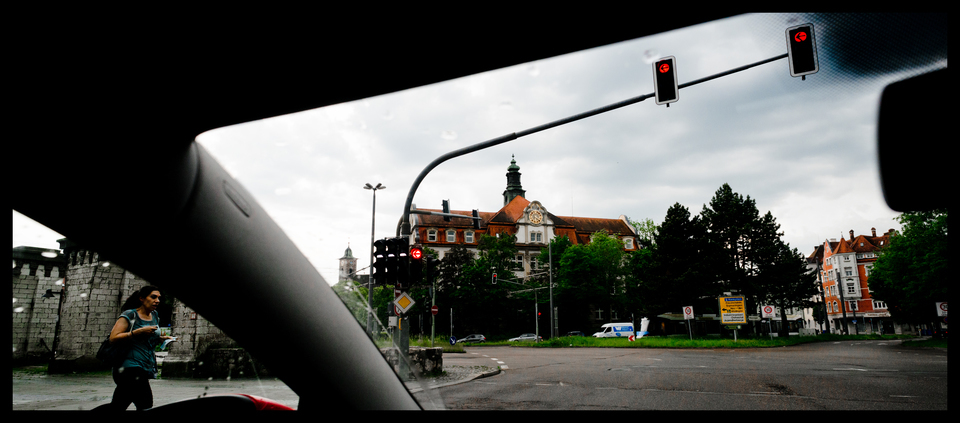 Red Lights Left - ID 011134