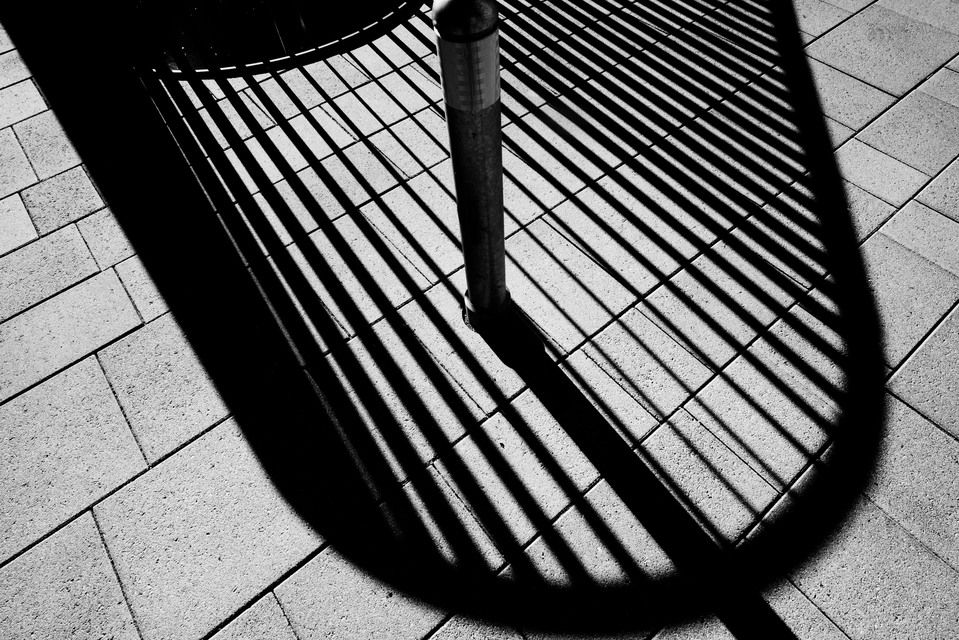 Shadows on Tiles I - ID 011202