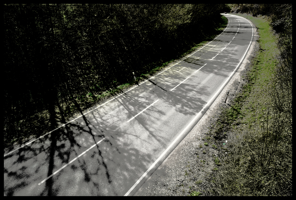 Shadows on Street II - ID 011347