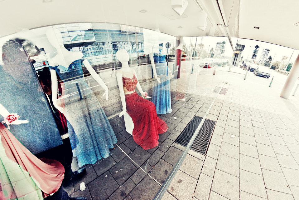 Between Blue Dresses - ID 011370