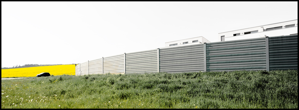 Behind Cover - ID 011395