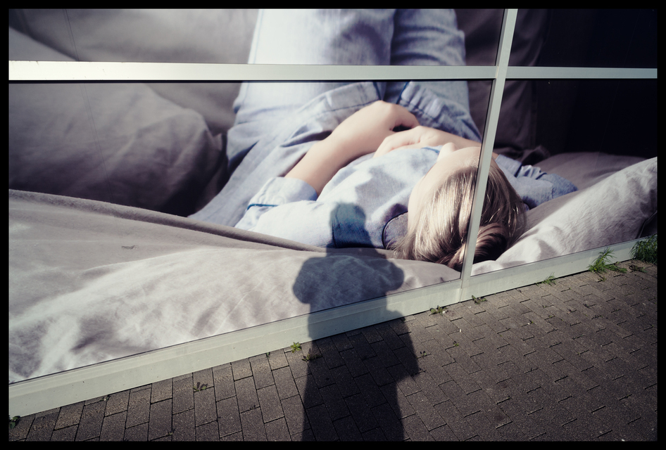 Shadow over Bed Ahead - ID 011404