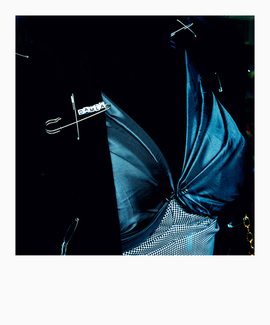 Design by Damla - ID 011422