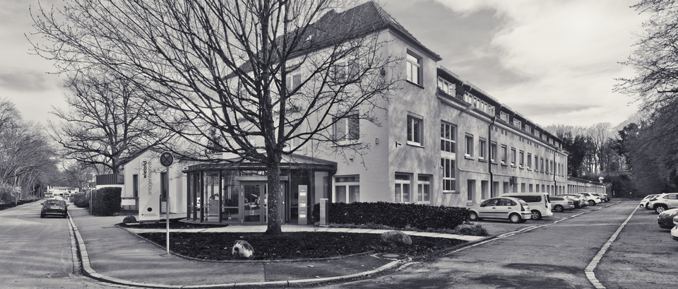 At the Corner - ID 011459