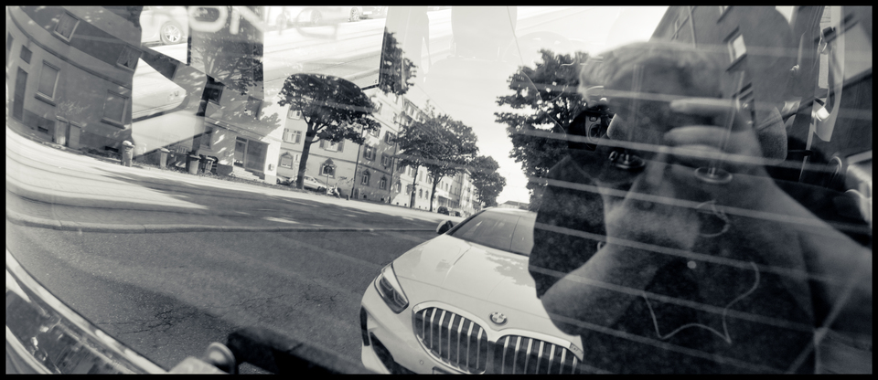 Looking Back - ID 011485