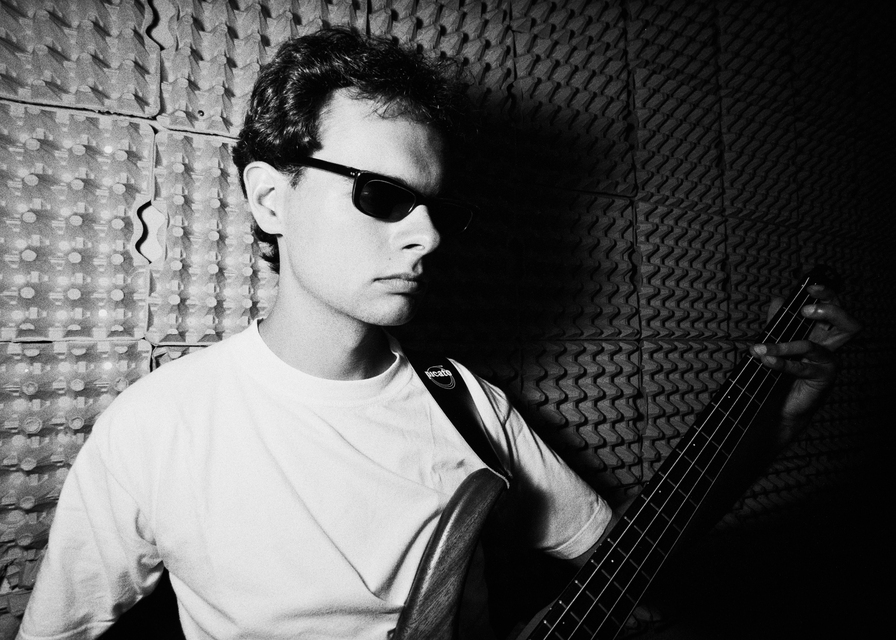 With Bass and Sunglasses I - ID 011499