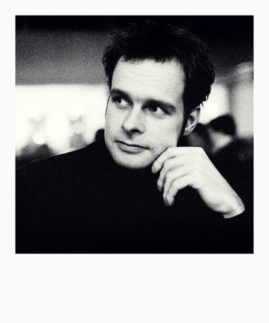 Listening V - ID 011513