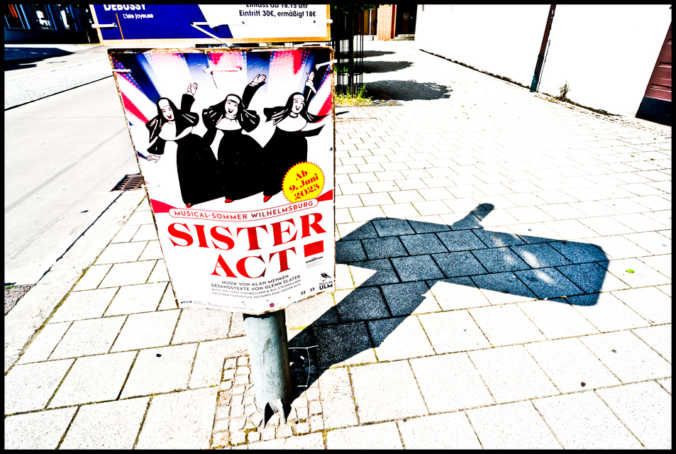 SISTER ACT - ID 011597