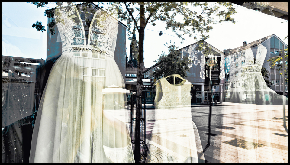 Wedding Dress and Minster - ID 011603