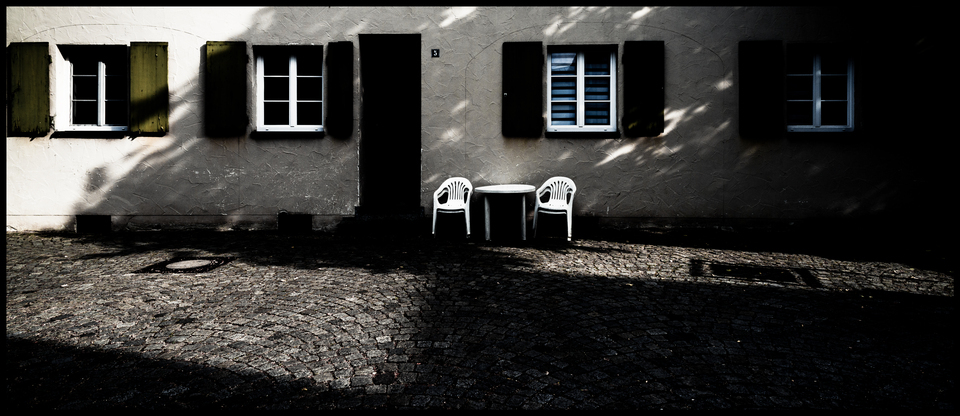 Two Chairs in front of 5 - ID 011654