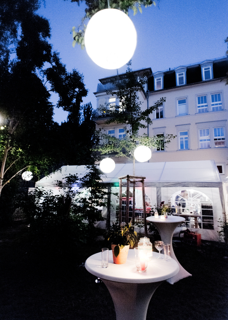 Garden Party I - ID 011750