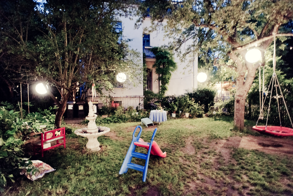 Garden Party II - ID 011751