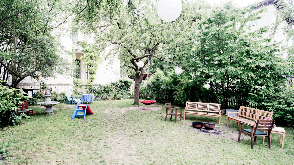 Garden Party V - ID 011755