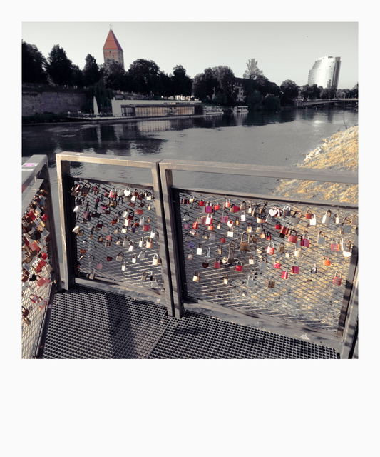 Danube Locks - ID 011874