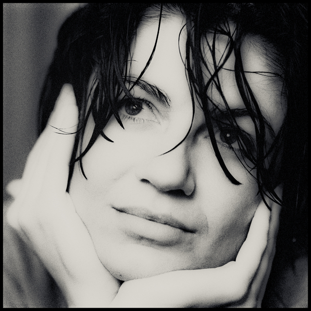 In Hands - ID 012096