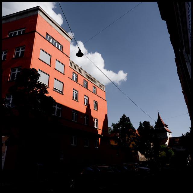 Orange Shadow Play I - ID 012128