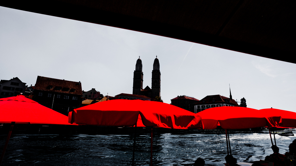 Grossmuenster Limmat with Red - ID 012275