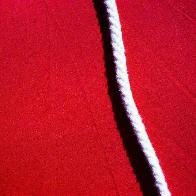 White Rope on Red - ID 012363