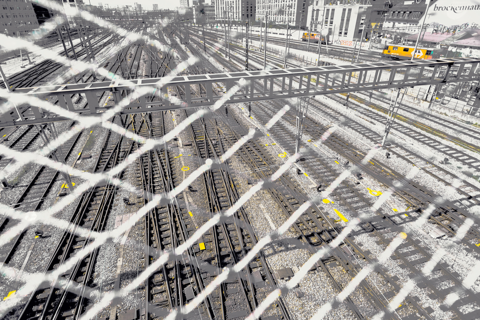 Train Station Bridge V - ID 012535