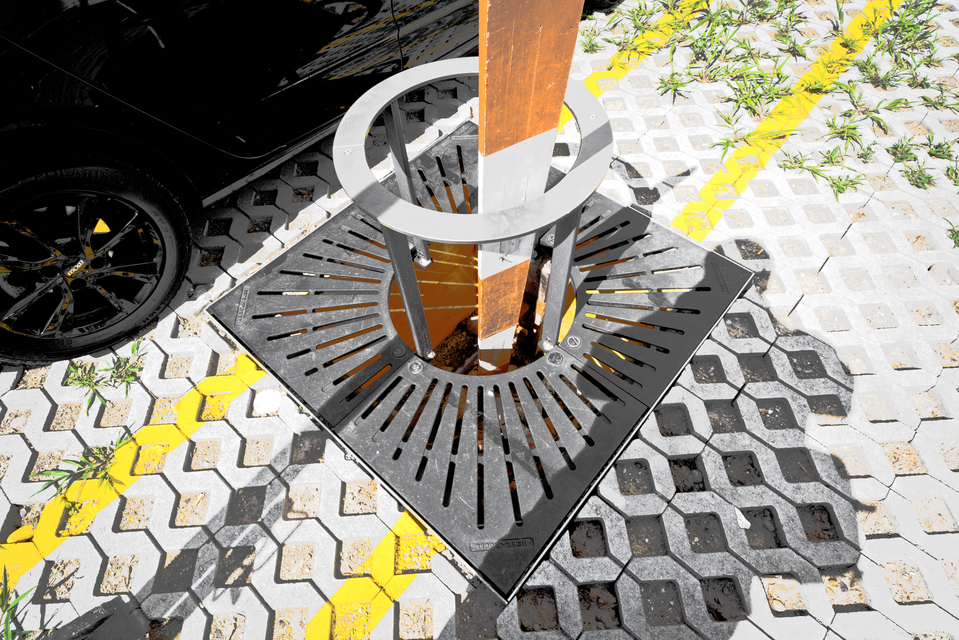 Next to the Street II - ID 012604