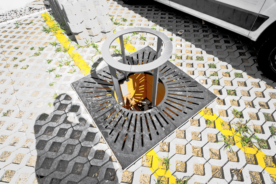 Next to the Street III - ID 012605