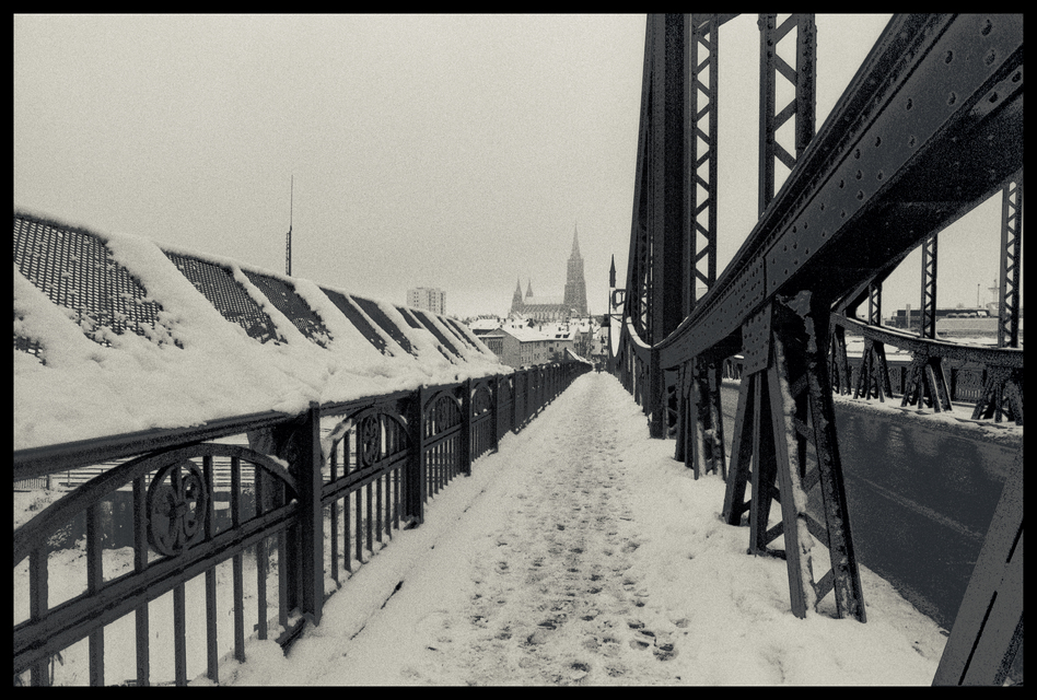Bridge and Minster in Winter - ID 012660