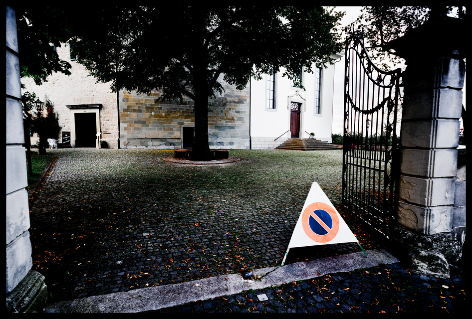 No Parking after the Gate - ID 012696