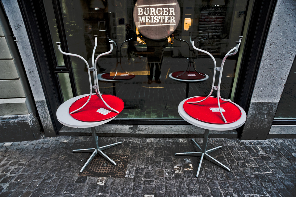 Red Table on White - ID 012769