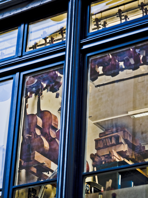 Music Shop III - ID 012793