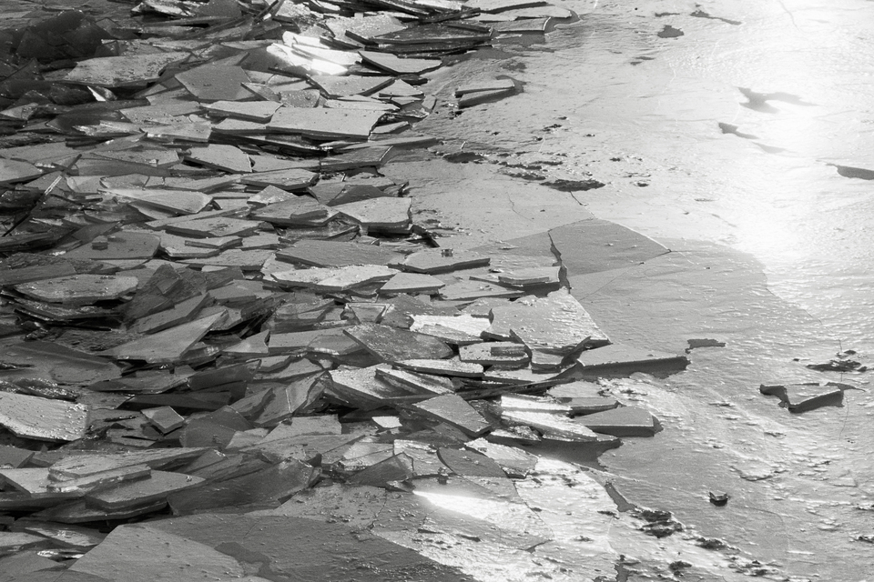 Broken Ice - ID 012807