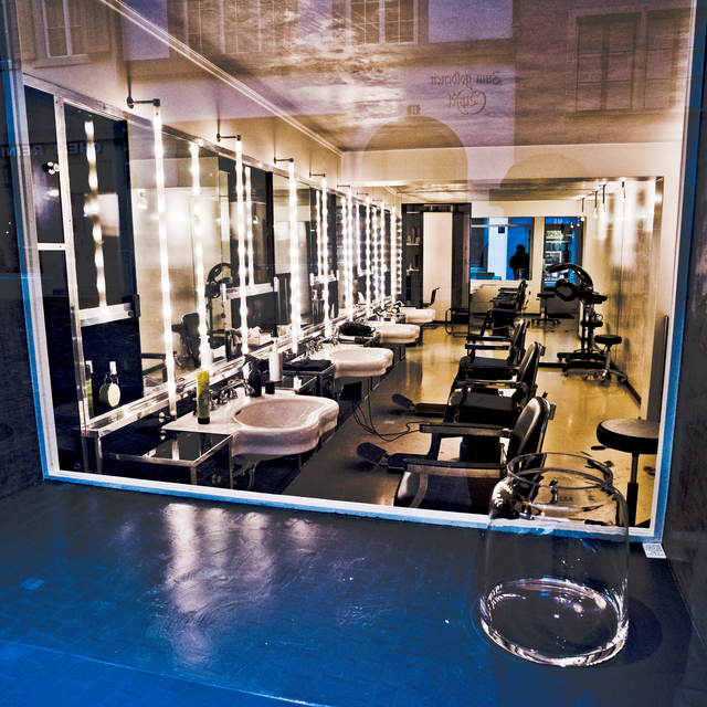 Waiting for First Customer I - ID 012828