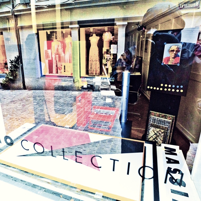 Waiting for First Customer IV - ID 012831