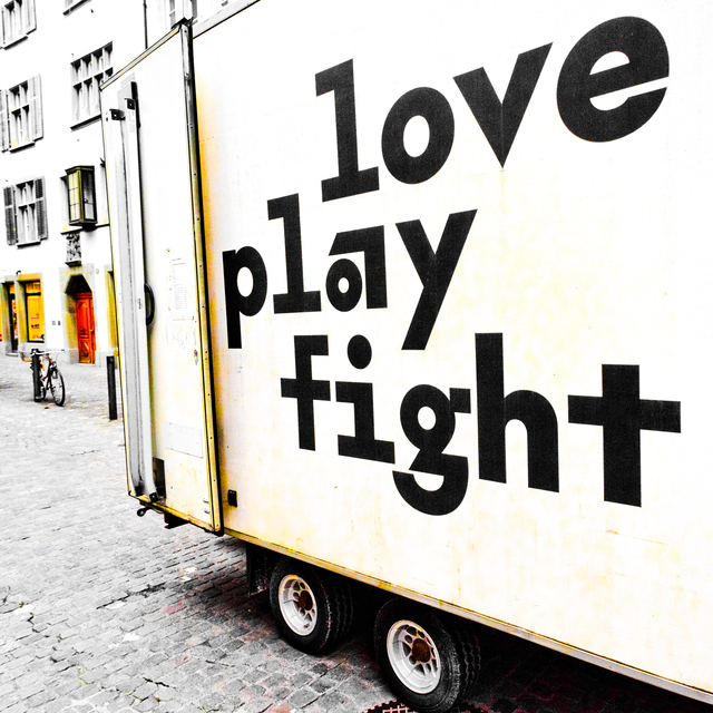 love play fight - ID 012832